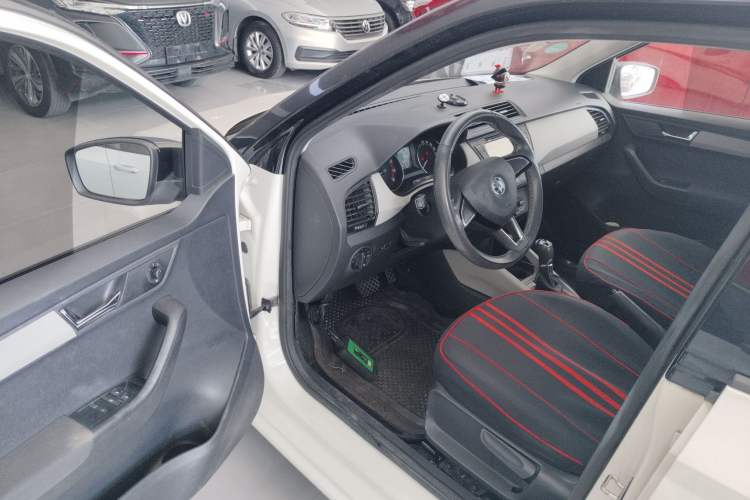 Used Skoda Fabia 2015 1.6L Automatic Sport Edition Driver Seat