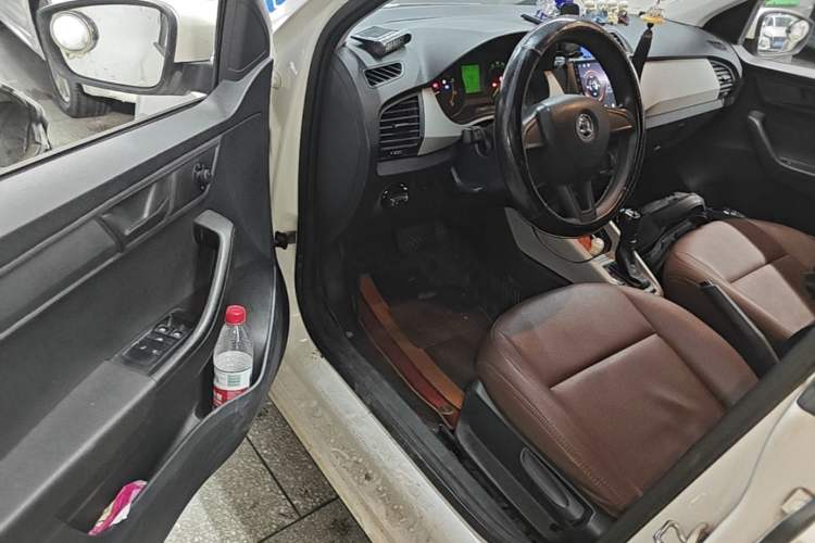 Used Skoda Fabia 2015 1.4L Automatic Front-Drive Model Driver Seat