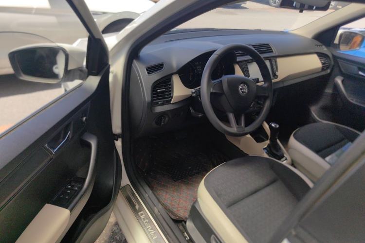 Used Skoda Fabia 2015 1.4L Automatic Chuanxing Edition Driver Seat