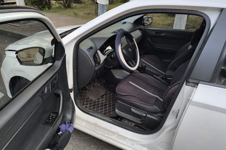 Used Skoda Fabia 2015 1.4L Manual Front-Wheel Drive Model Driver Seat