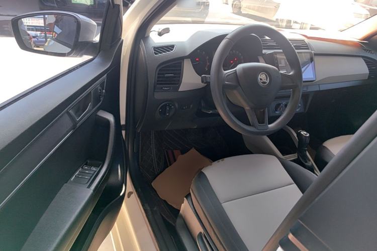 Used Skoda Fabia 2015 1.4L Automatic Front-Drive Model Driver Seat
