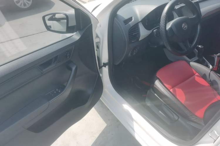 Used Skoda Fabia 2015 1.4L Automatic Front-Drive Model Driver Seat