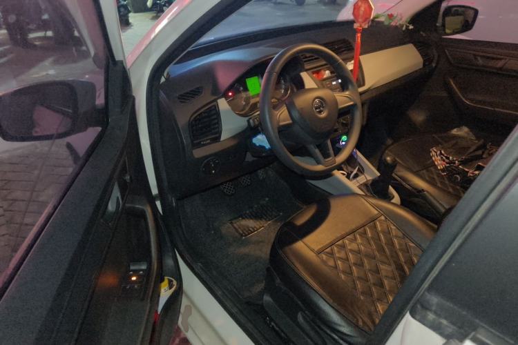 Used Skoda Fabia 2015 1.4L Manual Front-Wheel Drive Model Driver Seat