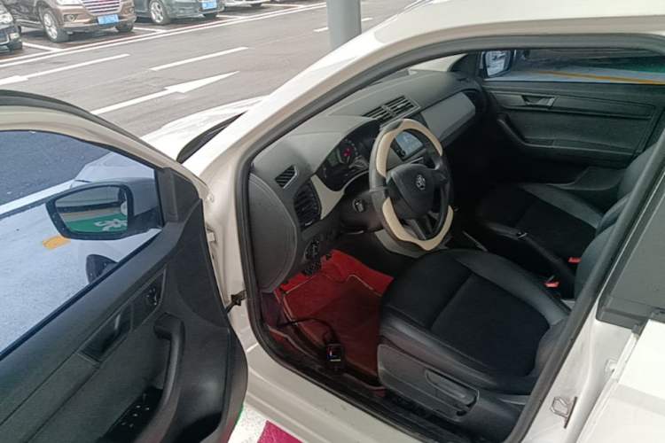 Used Skoda Fabia 2015 1.4L Automatic Front-Drive Model Driver Seat