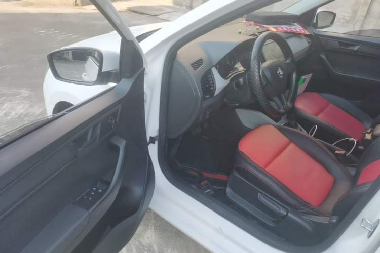 Used Skoda Fabia 2015 1.4L Automatic Front-Drive Model Driver Seat