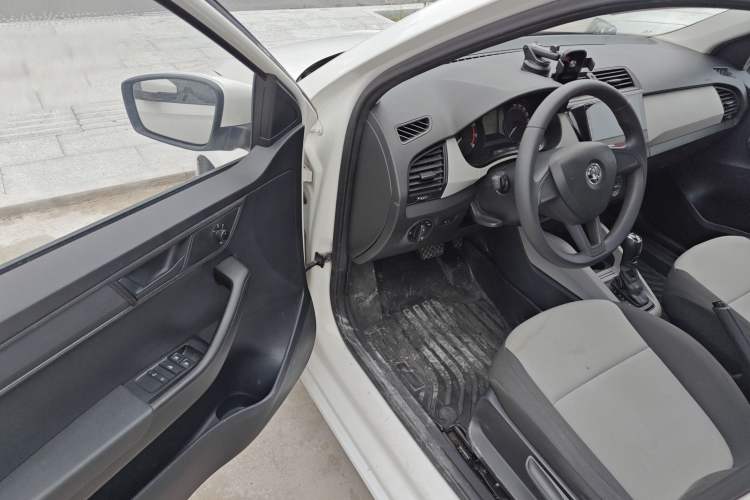 Used Skoda Fabia 2015 1.4L Automatic Front-Drive Model Driver Seat