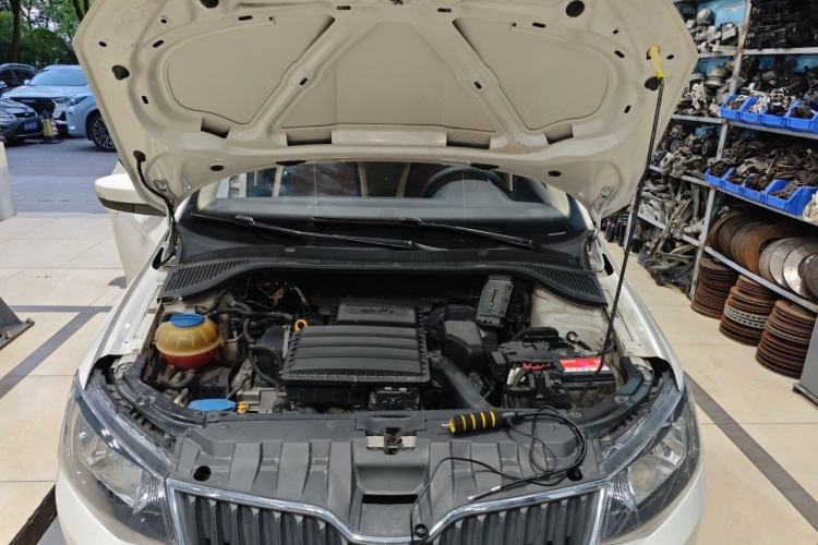 Used Skoda Fabia 2015 1.6L Automatic Chuanxing Edition Engine Bay