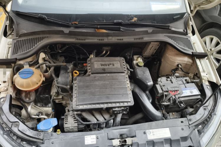 Used Skoda Fabia 2015 1.4L Manual Front-Wheel Drive Model Engine Bay