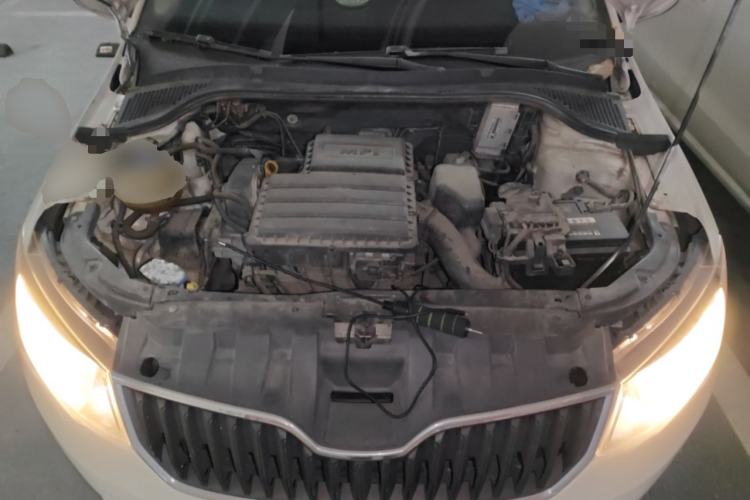 Used Skoda Fabia 2015 1.4L Manual Front-Wheel Drive Model Engine Bay