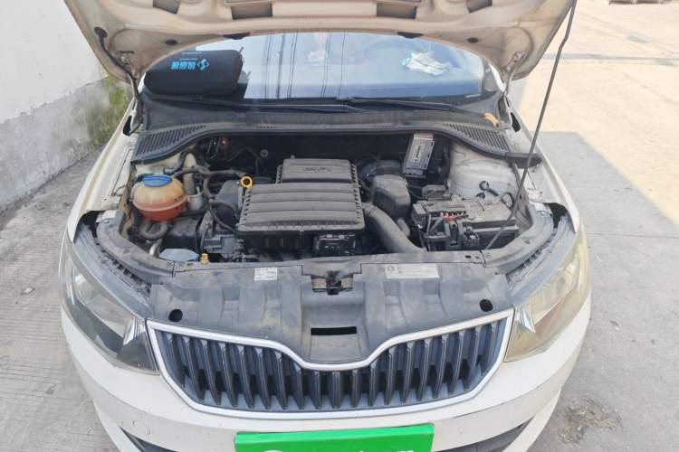 Used Skoda Fabia 2015 1.4L Manual Front-Wheel Drive Model Engine Bay