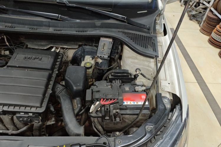 Used Skoda Fabia 2015 1.6L Automatic Chuanxing Edition Engine Bay Left