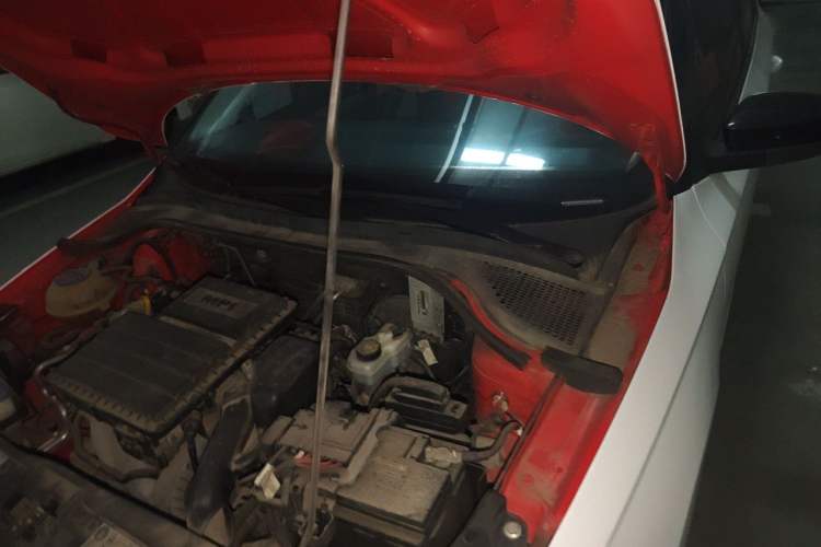 Used Skoda Fabia 2015 1.6L Automatic Sport Edition Engine Bay Left