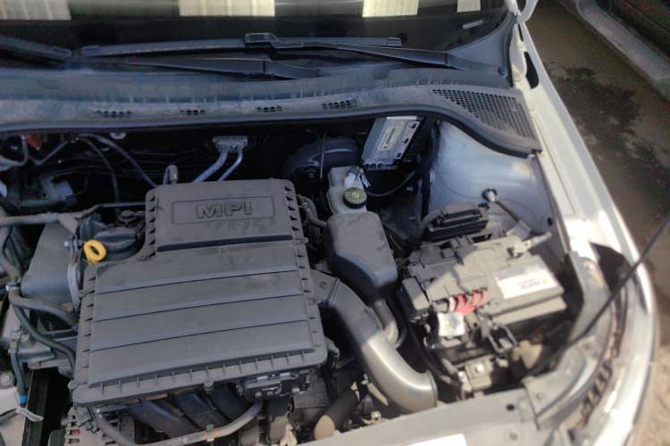 Used Skoda Fabia 2015 1.4L Automatic Chuanxing Edition Engine Bay Left