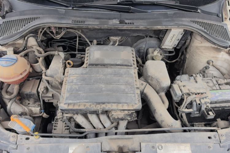 Used Skoda Fabia 2015 1.4L Manual Front-Wheel Drive Model Engine Bay