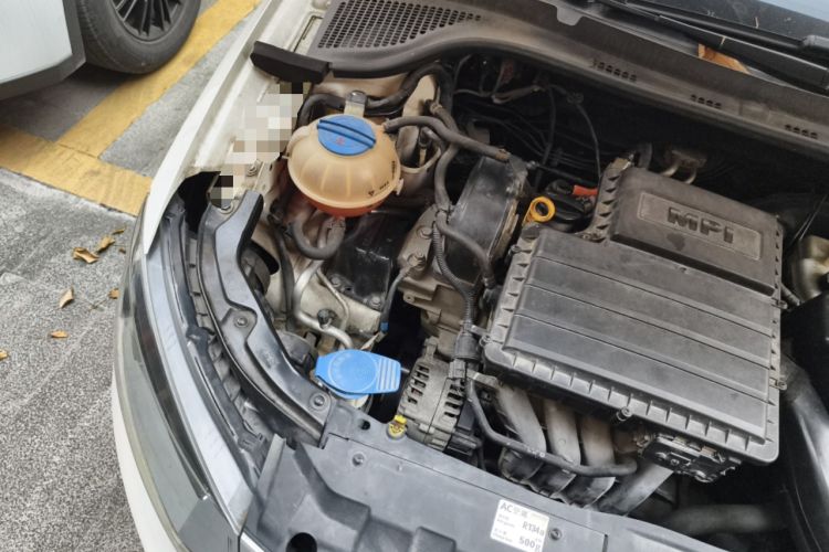 Used Skoda Fabia 2015 1.4L Manual Front-Wheel Drive Model Engine Bay Right