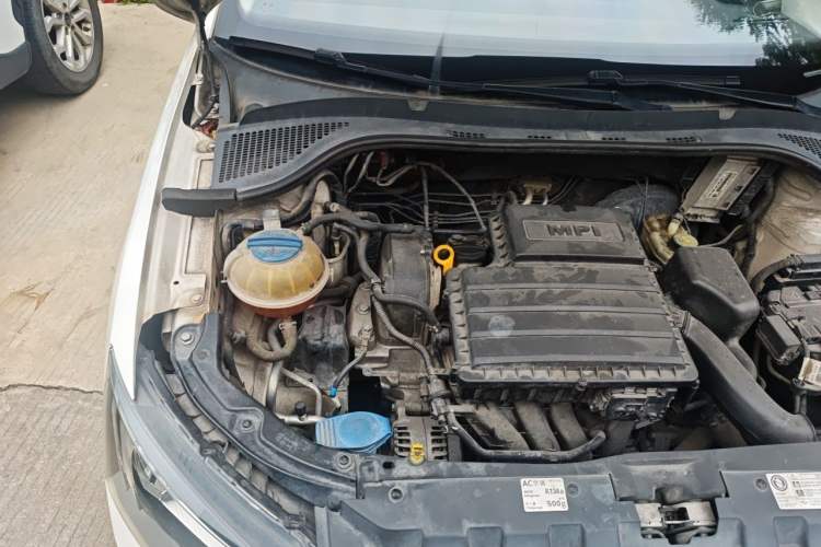 Used Skoda Fabia 2015 1.4L Automatic Front-Drive Model Engine Bay Right