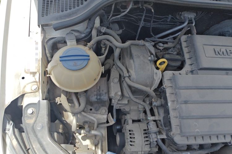 Used Skoda Fabia 2015 1.4L Automatic Chuanxing Edition Engine Bay Right