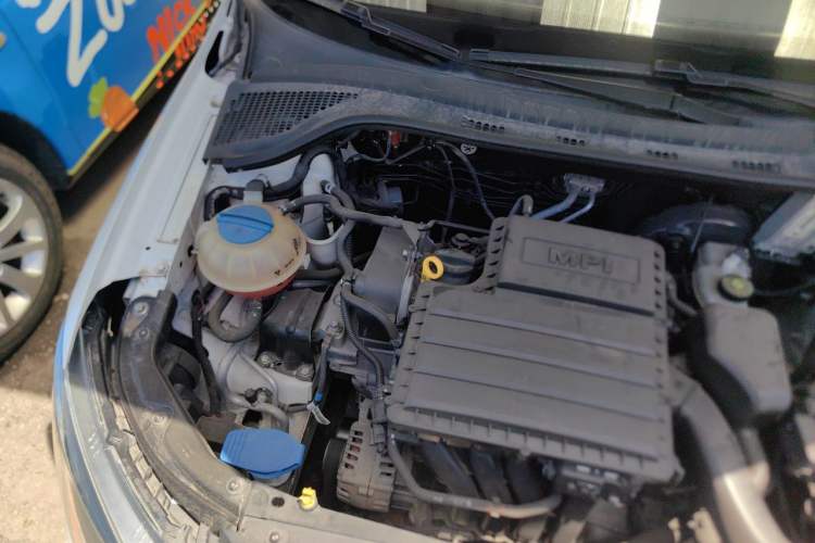 Used Skoda Fabia 2015 1.4L Automatic Chuanxing Edition Engine Bay Right