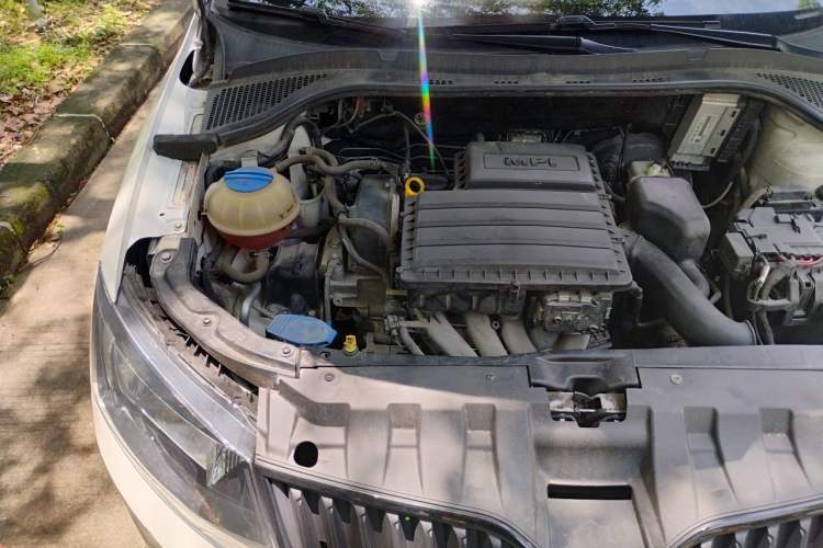 Used Skoda Fabia 2015 1.6L Automatic Sport Edition Engine Bay Right