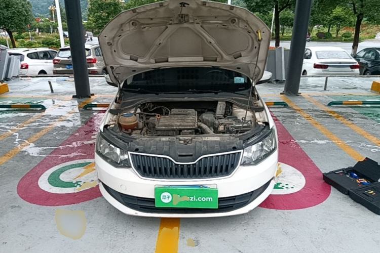 Used Skoda Fabia 2015 1.4L Automatic Front-Drive Model Engine Bay