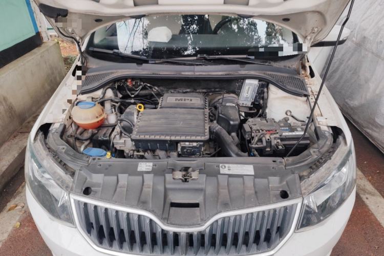 Used Skoda Fabia 2015 1.4L Manual Front-Wheel Drive Model Engine Bay