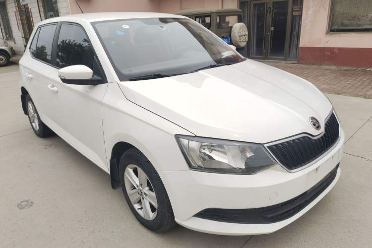 Used Skoda Fabia 2015 1.4L Automatic Front-Drive Model Exterior 1