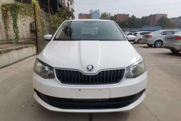 Used Skoda Fabia 2015 1.4L Manual Front-Wheel Drive Model Exterior 1