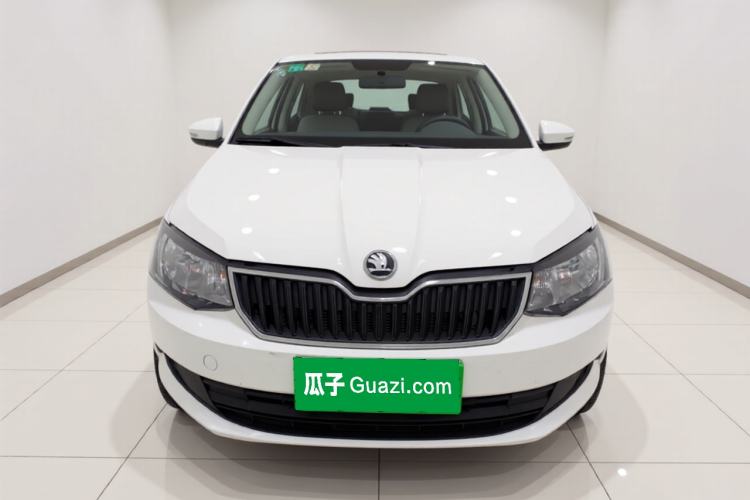 Used Skoda Fabia 2015 1.4L Manual Front-Wheel Drive Model Exterior 1