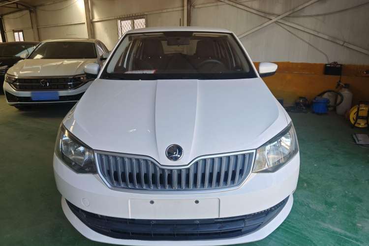 Used Skoda Fabia 2015 1.4L Automatic Front-Drive Model Exterior 1