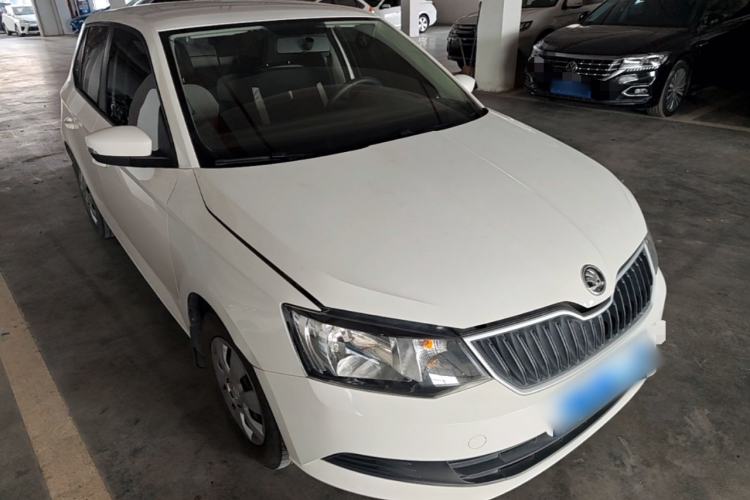 Used Skoda Fabia 2015 1.4L Manual Front-Wheel Drive Model Exterior 1