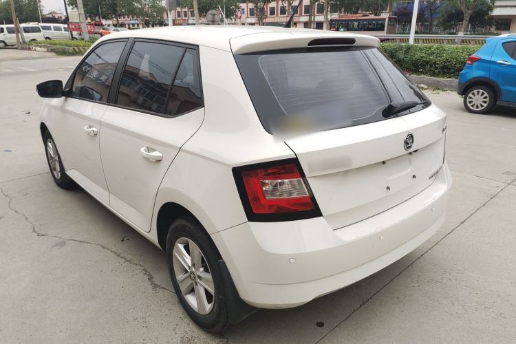 Used Skoda Fabia 2015 1.4L Automatic Front-Drive Model Exterior 2