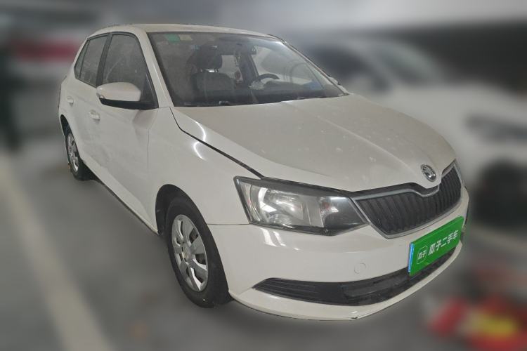 Used Skoda Fabia 2015 1.4L Manual Front-Wheel Drive Model Exterior 2