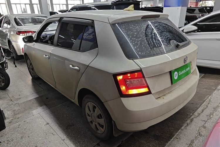 Used Skoda Fabia 2015 1.4L Automatic Front-Drive Model Exterior 2