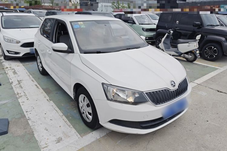 Used Skoda Fabia 2015 1.4L Automatic Front-Drive Model Exterior 2