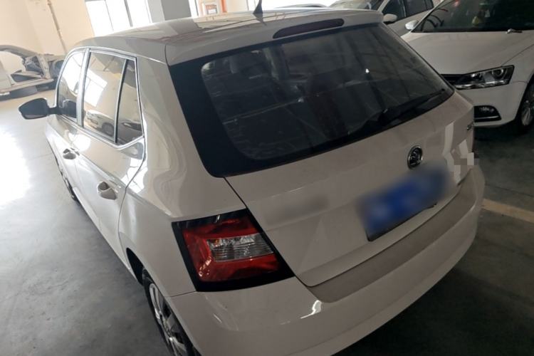 Used Skoda Fabia 2015 1.4L Manual Front-Wheel Drive Model Exterior 2