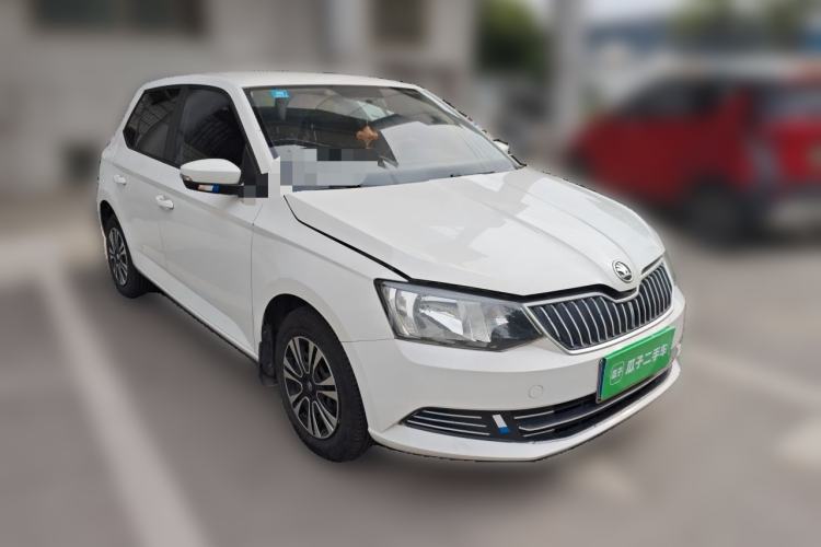 Used Skoda Fabia 2015 1.4L Automatic Front-Drive Model Exterior 2