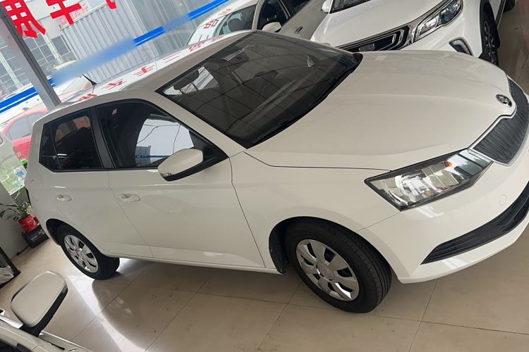 Used Skoda Fabia 2015 1.4L Manual Front-Wheel Drive Model Exterior 2