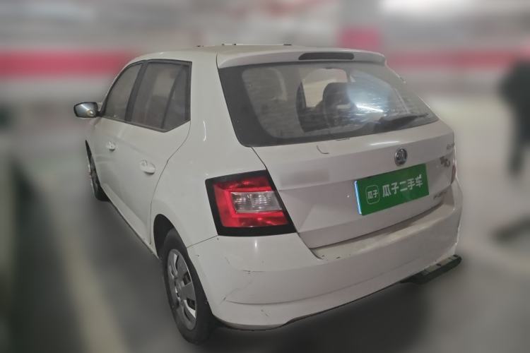 Used Skoda Fabia 2015 1.4L Manual Front-Wheel Drive Model Exterior 3