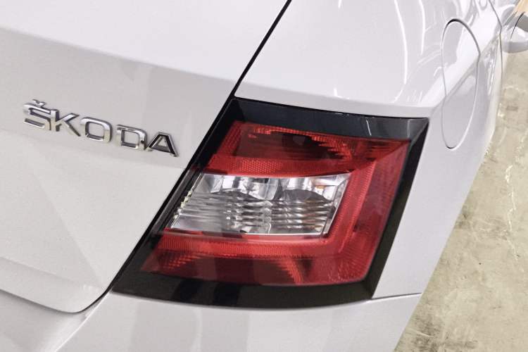 Used Skoda Fabia 2015 1.4L Automatic Front-Drive Model Exterior 3