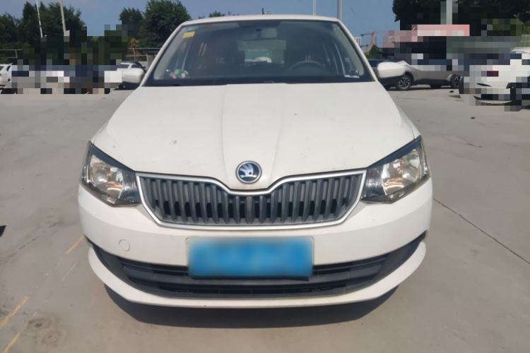 Used Skoda Fabia 2015 1.4L Manual Front-Wheel Drive Model Exterior 3