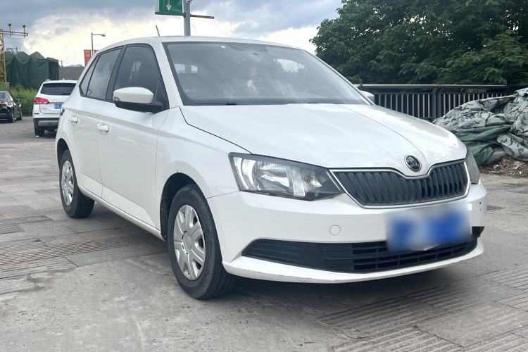 Used Skoda Fabia 2015 1.4L Automatic Front-Drive Model Exterior 3