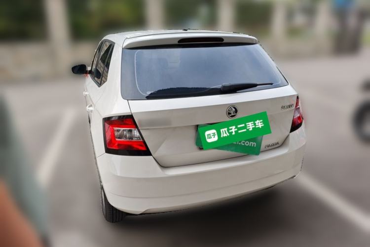 Used Skoda Fabia 2015 1.4L Automatic Front-Drive Model Exterior 3