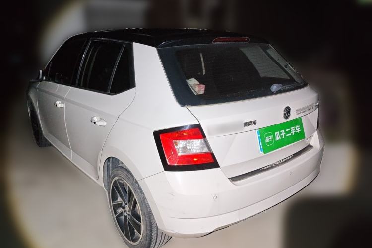 Used Skoda Fabia 2015 1.6L Automatic Sport Edition Exterior 3