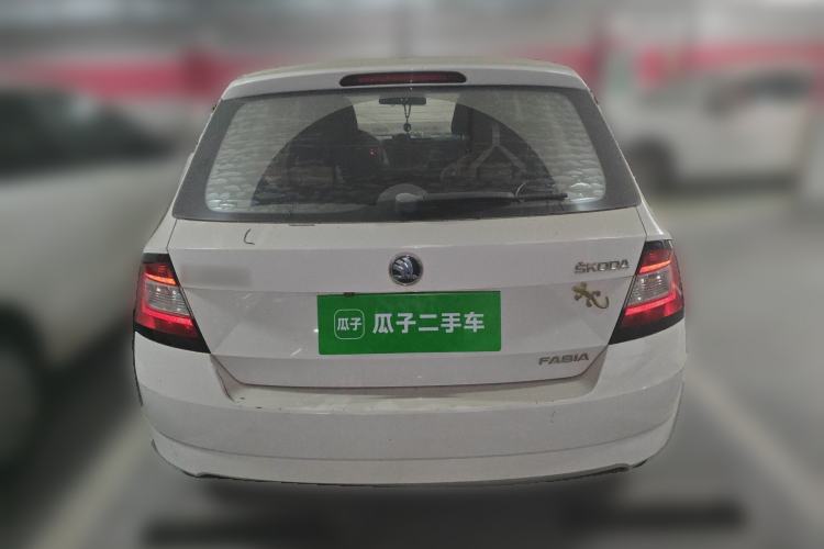 Used Skoda Fabia 2015 1.4L Manual Front-Wheel Drive Model Exterior 4