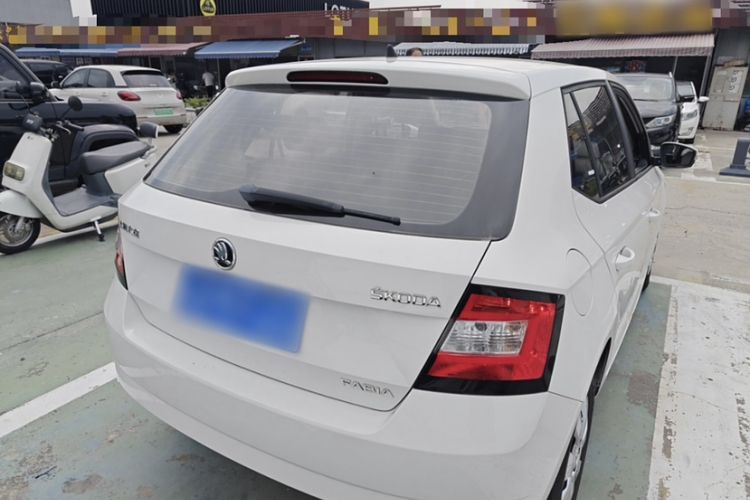 Used Skoda Fabia 2015 1.4L Automatic Front-Drive Model Exterior 4
