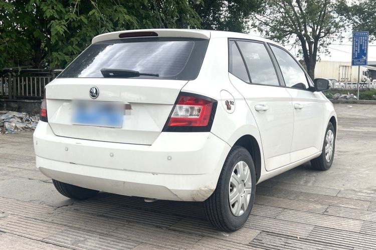 Used Skoda Fabia 2015 1.4L Automatic Front-Drive Model Exterior 4