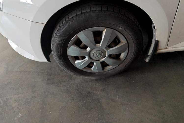 Used Skoda Fabia 2015 1.4L Manual Front-Wheel Drive Model Exterior 4