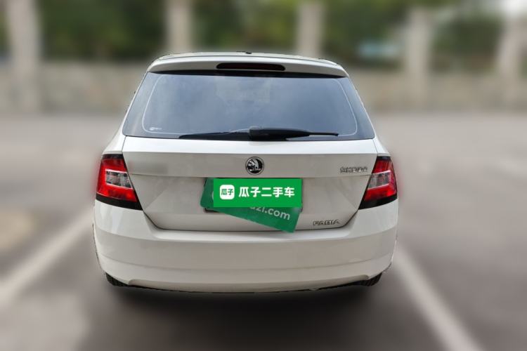 Used Skoda Fabia 2015 1.4L Automatic Front-Drive Model Exterior 4