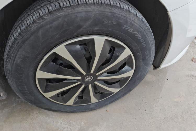 Used Skoda Fabia 2015 1.4L Automatic Front-Drive Model Exterior 4