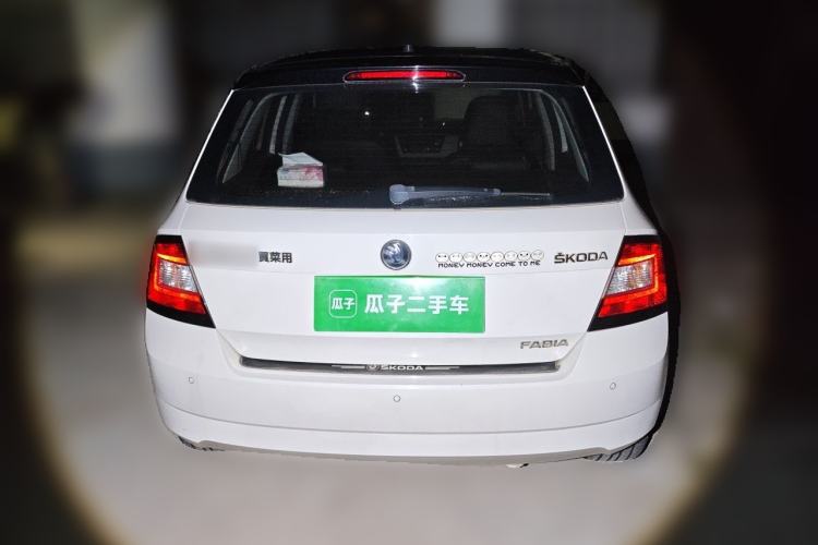 Used Skoda Fabia 2015 1.6L Automatic Sport Edition Exterior 4